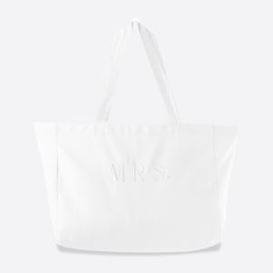 Peut inclure: Sac fourre-tout en toile blanche avec le mot "MRS." brod&eacute; en relief en blanc.