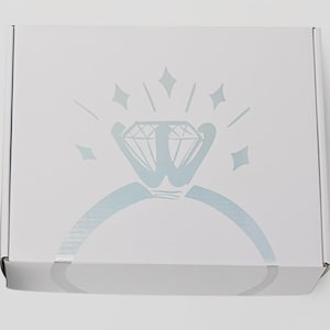 8-in-1 Personalized Engagement Gift Box, Newly Engaged box, Bride to Be Gift Box Set Basket, bridal era gift box, Future Mrs Gift Set bild 16