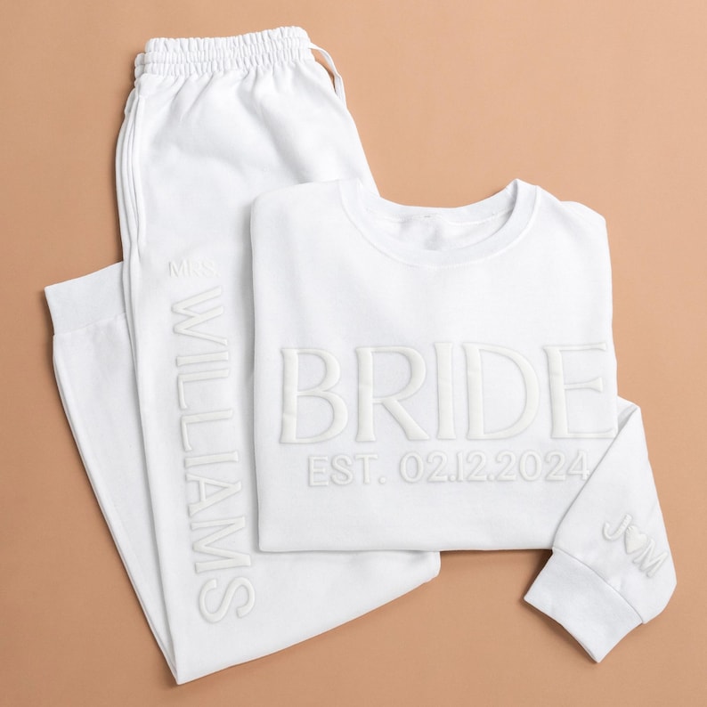 Embossed Bridal Gift Set, Bride Sweatshirt, Bride Joggers, Custom Bride Sweatshirt, Engagement Gift, Bridal Shower Gift, Gift For Bride Bild 1