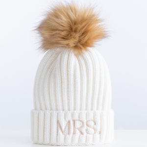 Future Mrs Beanie - Embroidered Pom Pom Hat, Winter Beanie, Women&#39;s Pom Pom Hat, Future Mrs Hat, Winter Bride, Knit Beanie, Bride Beanie Hat