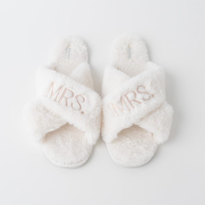Bride Slippers for Wedding day, Bridal Slippers, MRS Fluffy Slippers, Day of Wedding Slippers, Soft White Slippers, Bridesmaids Slippers