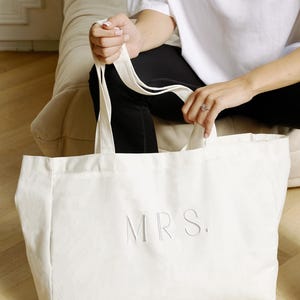 Sac fourre-tout personnalisé Mme, sac brodé Mme, cadeaux future Mme, sac mariée personnalisé, sac fourre-tout en toile, grand fourre-tout pour shower de bébé, cadeau pour elle image 8