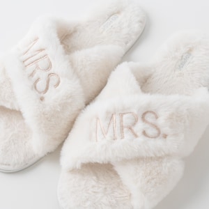 Bride Slippers for Wedding day, Bridal Slippers, MRS Fluffy Slippers, Day of Wedding Slippers, Soft White Slippers, Bridesmaids Slippers