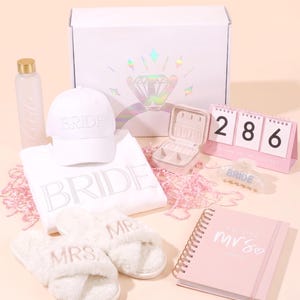 8-in-1 Personalized Engagement Gift Box, Newly Engaged box, Bride to Be Gift Box Set Basket, bridal era gift box, Future Mrs Gift Set bild 2