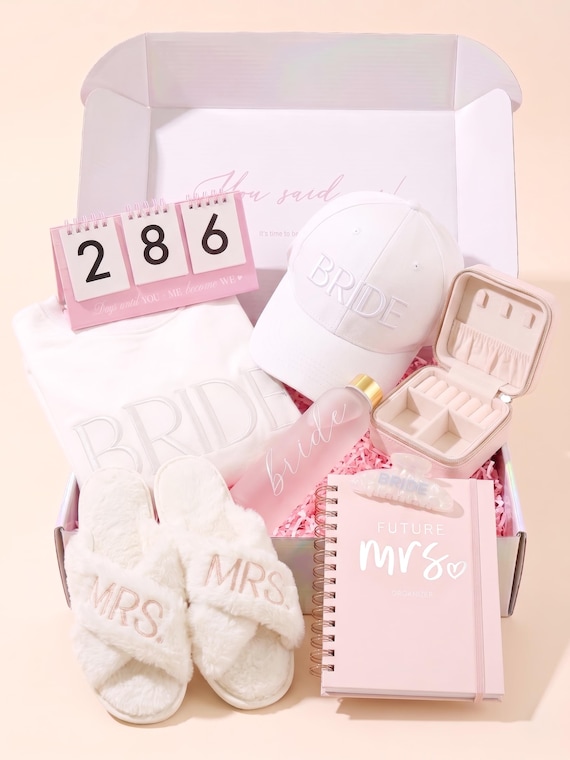 8-in-1 Personalized Engagement Gift Box, Newly Engaged box, Bride to Be Gift Box Set Basket, bridal era gift box, Future Mrs Gift Set