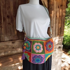 Crochet Granny Square Crossbody Bag: Boho Festival Sling with Adjustable Strap