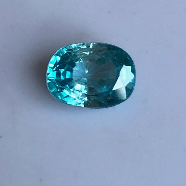 Beau zircon bleu vif naturel à facettes, 3,85 carats, forme ovale, 9,2 x 6,9 x 5 mm, zircon libre, pierre bleue pour la fabrication de bijoux