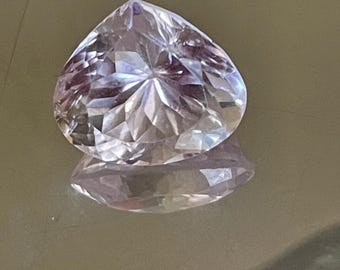 Hellrosa tropfenförmiger Kunzit aus Afghanistan 6.41 Karat 12.3 x 10.7 x 8.7 mm