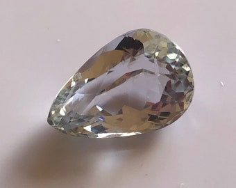 Wunderschöner bläulich weißer Spodumene 16.285 Karat, wunderschöner Tropfenschliff mit tollem Lüster, 19x13x11 mm, loser Edelstein für die Schmuckherstellung