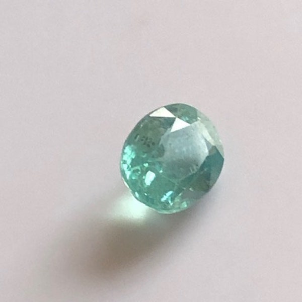 Belle Apatite bleu néon de coupe ovale du Brésil 1,68 carats, 8,3 x 6,5 x 4,5 mm, pierre bleue en vrac, fabrication de bijoux, Apatite en vrac