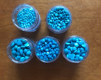 Wholesale blue Arizona turquoise round cabochons for jewelry making, 10 carats, sizes from 2mm to 5mm, great polish