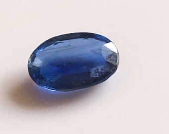 Ausgezeichnete Qualität tiefblauer ovaler facettierter Kyanit, 3.21 Karat, 11.31 x 7.95 x 3.44 mm, Kleiner Edelstein, blauer Edelstein, Saphir Optik, Schmuck