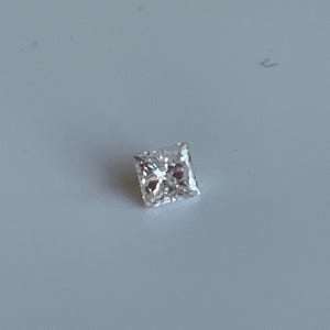 Lätt rosavit diamant ca 0,18 karat, prinsesslipad ca 2,8 x 2,8 mm, lös diamant, rosa diamant för smyckestillverkning,