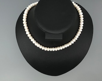 Collar de perlas cultivadas de agua dulce blancas brillantes de 8-9 mm y 16" de calidad A