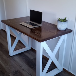 Simple Farmhouse Style Desk