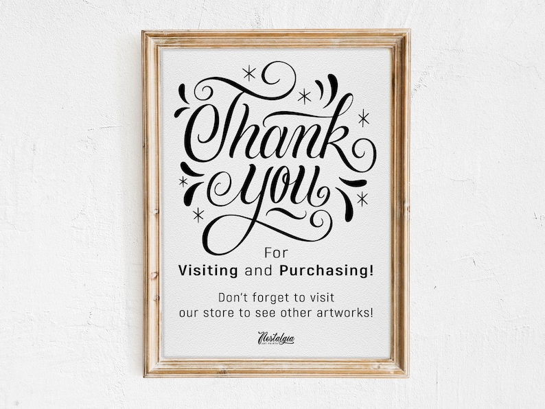 Puede incluir: Una impresi&oacute;n enmarcada con un mensaje de agradecimiento en cursiva en blanco y negro con estrellas y remolinos. El texto debajo dice "&iexcl;Gracias por visitar y comprar! &iexcl;No olvides visitar nuestra tienda para ver otras obras de arte!" con la palabra "Nostalgia" en la parte inferior.