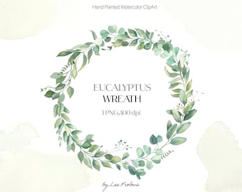 Op de afbeelding: Waterverfillustratie van een eucalyptuskrans. De krans bestaat uit groene bladeren en takjes, gerangschikt in een cirkelvorm. Tekst op de afbeelding luidt "EUCALYPTUS WREATH" en "1 PNG, 300 dpi". Gesigneerd "by Les Frolova".