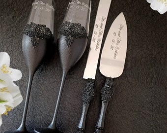 Black Wedding. Black wedding glasses and cake server. Personalized wedding gift for couple. Champagne glasses and cake slicer set.