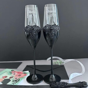 Wedding glasses and cake server Personalized wedding gift for couple champagne Flutes and cake cutting set Anniversary wedding gift