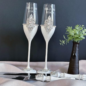 Wedding wine glasses Personalized wedding gift for couple Flutes and cake slicer set Wedding anniversary gift