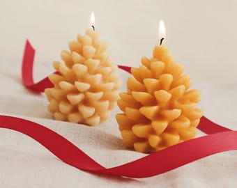 Weihnachtskerze mit Tannenzapfen | handgefertigte Kerze aus 100 % Bienenwachs | umweltfreundlich | Herbstdeko