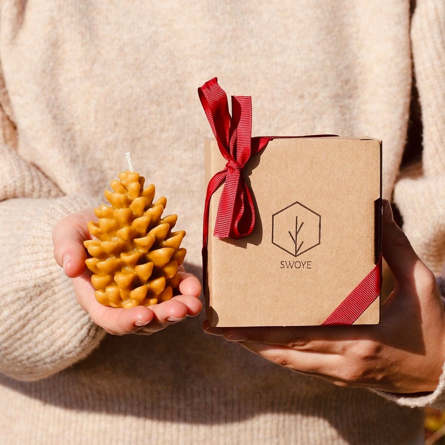 Christmas pine cone candle | hand crafted 100% beeswax candle | eco-friendly | Autumn decor