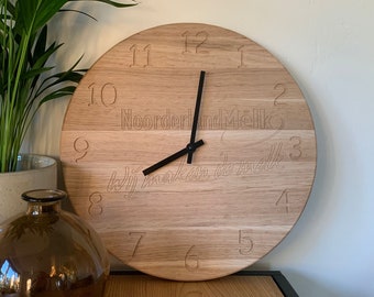 Wanduhr aus Holz - Eiche