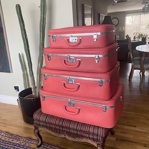 Ventura Co pink suit case luggage retro 1960 fabulous vintage