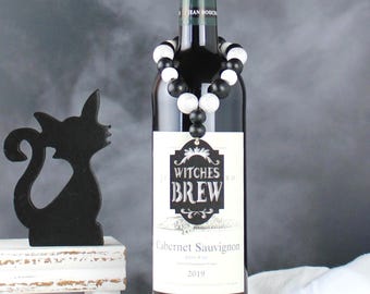 Halloween Wine Bottle Tag, Spooky Wine Decor, Halloween Wine Gift, Wood Bead Wine Bottle Tag, Spooky Witch Wine Tag
