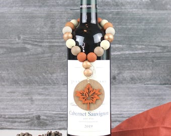 Fall Wine Bottle Tag, Autumn Wine Decor, Thanksgiving Wine Garland, Wood Bead Wine Bottle Tag, Fall Leaf Wine Tag, Leaf Peeping Gift