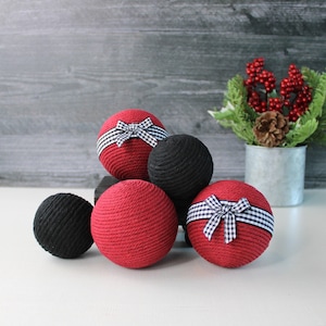 Christmas Macrame Wrapped Balls, Holiday Decorative Balls, Decorative Yarn Balls, Xmas Decor, Xmas Gift, Christmas Bowl Filler, Set of 5