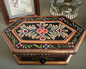 Vintage hand painted folk art jewelry;trinket box