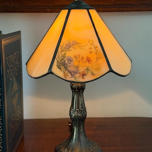 Vintage  Meyda Tiffany "Tiffa-Mini" floral accent lamp, featuring a painted slag glass shade.