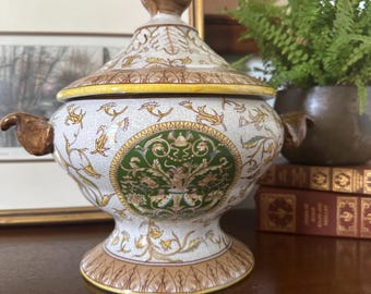 Vintage Chinese Export Decorated Porcelain Tureen