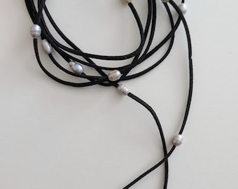 Halsband med sötvattenspärlor i läder, bohemisk lariatstil, flersträngad choker