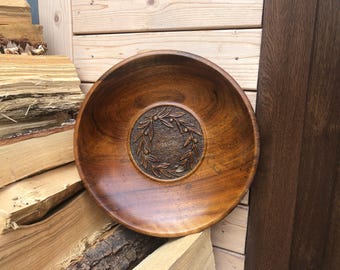 Precioso plato de madera especial "tallado a mano con decoración de aceitunas / PLATO DE PAN Y PLATO DE FRUTA / Cuenco de pan / Brocante " Vintage