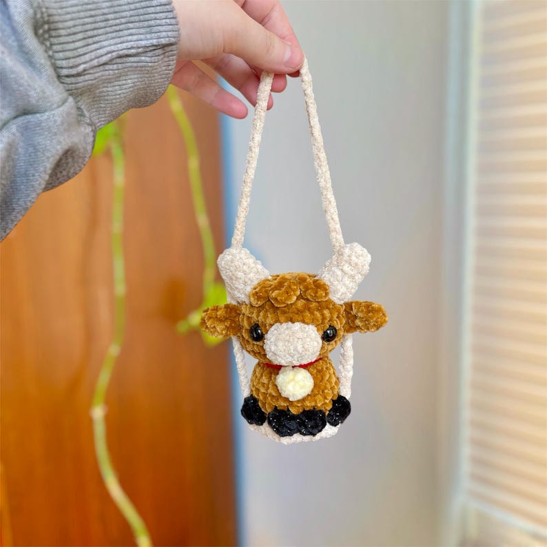 Virkmönster för höglandsko, handledning för amigurumi med nötkreatur, berlock med gungande bil bild 3