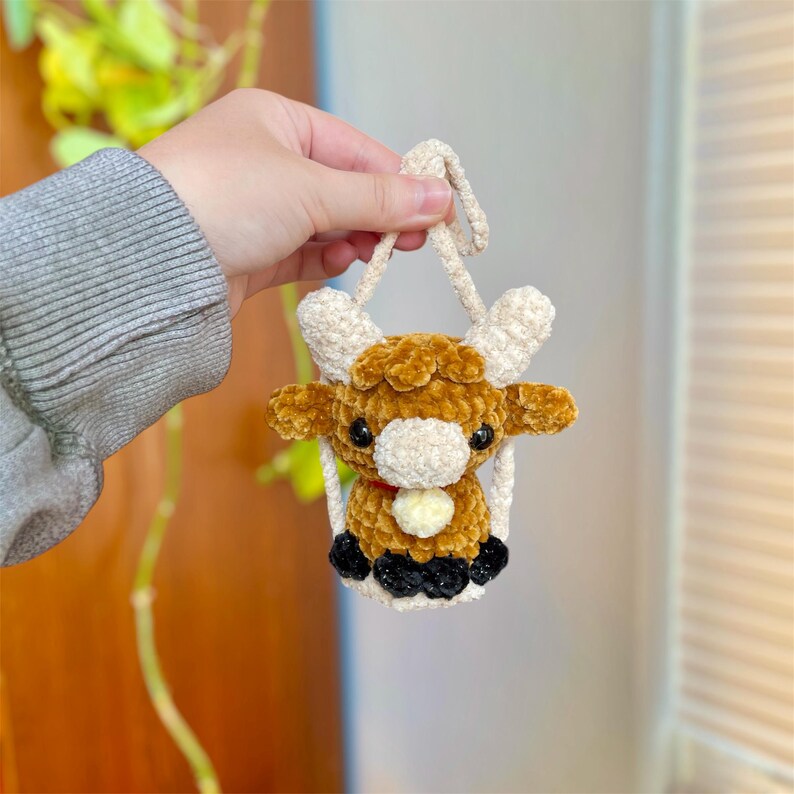 Virkmönster för höglandsko, handledning för amigurumi med nötkreatur, berlock med gungande bil bild 2