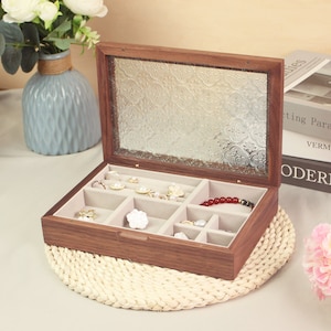 Boîte à bijoux vintage avec couvercle en verre noyer • Grande boîte à bijoux en bois • Boîte de rangement à bijoux avec couvercle en verre • Cadeau pour elle • Cadeau personnalisé pour maman