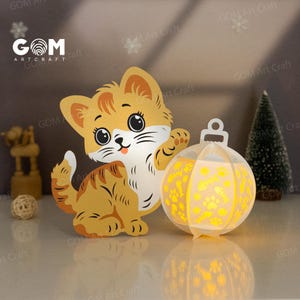 Lanterne chat de Noël SVG, PDF, chat jouant avec une lanterne boule de Noël, décorations de Noël bricolage lanterne - modèle de lanternes pour enfants