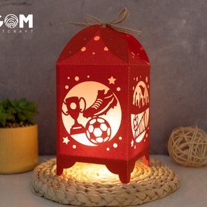 Fußball-Laterne - Sport Schattenbox SVG - Papierschnitt - Light Box SVG-Datei - DIY Papierlaternen