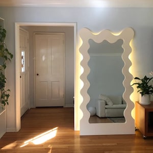 LED フロアロング非対称ミラー - 曲線的な全身アーチ型トールミラー - LED 付きウェーブ全身ミラー - 大型不規則フロアミラー