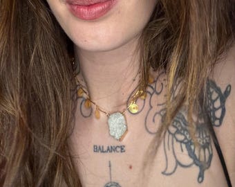 Angel Aura Druzy Quarz Halskette • Goldmünze Kette, Boho Schmuck