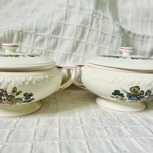 19th Century Vintage Wedgewood Pembroke Corinthian Vegetable Bowls