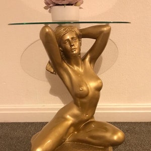 Design coffee table naked lady