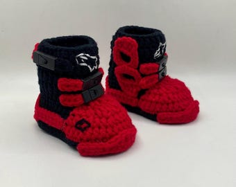 Botitas de bebé de motocross a crochet