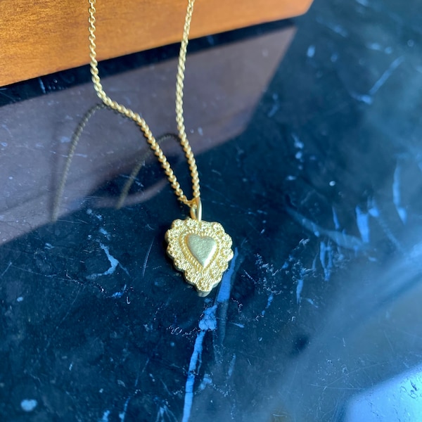 Collier pendentif Cœur plaqué or 24k avec un aspect satine, cadeau St-Valentin, fête des mères, anniversaire
