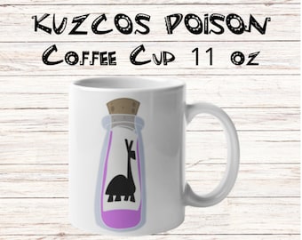 以下が含まれることがあります： 「Kuzcos Poison Coffee Cup」の文字が入った白い312gのコーヒーカップ。紫色のポーションボトルの中に黒いラマの漫画イラストが描かれており、コルク栓が付いています。デザインは気まぐれで楽しいです。
