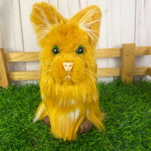 Gatto soriano fatto a mano da 6,5 pollici, pelliccia sintetica arancione, naso e zampe in argilla, occhi verdi, regalo per amanti dei gatti