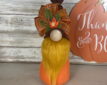 Gnomo de otoño hecho a mano, decoración de hojas de bosque con gorro reciclado